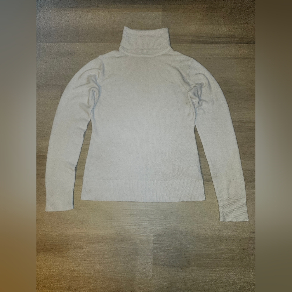 Suzy Shier Off-White Turtleneck Sweater